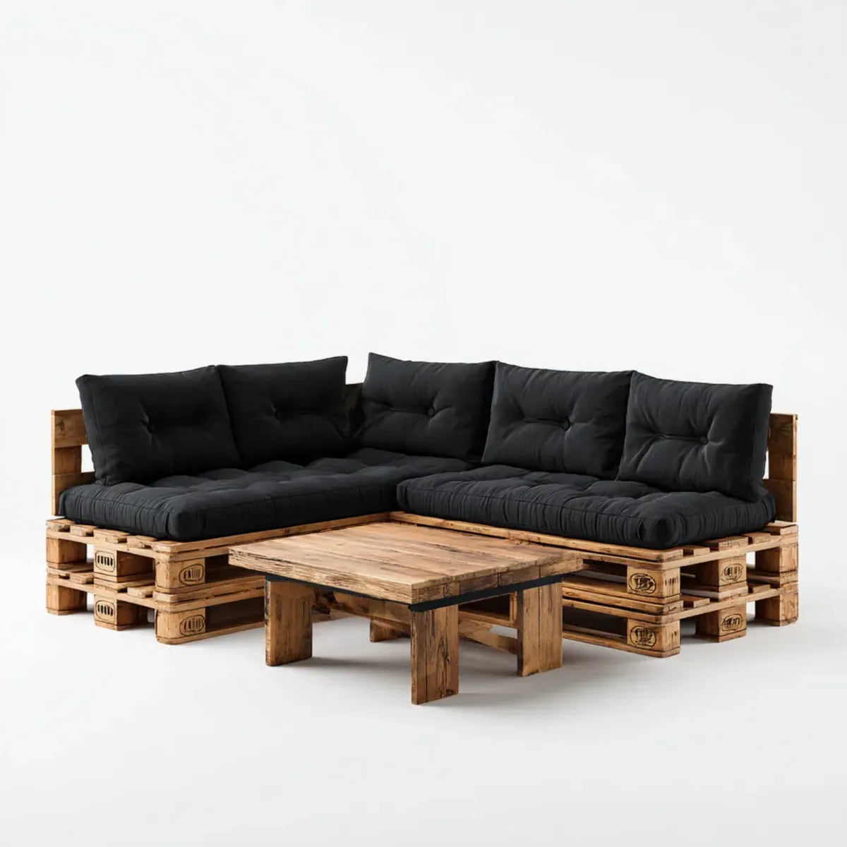 Salon de jardin d'angle en palettes bois de pin naturel avec coussins noirs et table basse 240 x 240 cm
