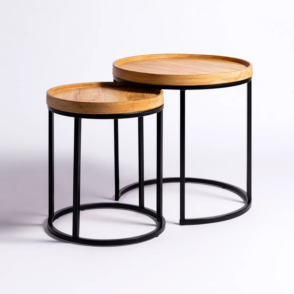 Lot de 2 tables d'appoint gigognes rondes chêne naturel et noir en MDF plaqué chêne et acier 40 x 45 cm et 50 x 55 cm